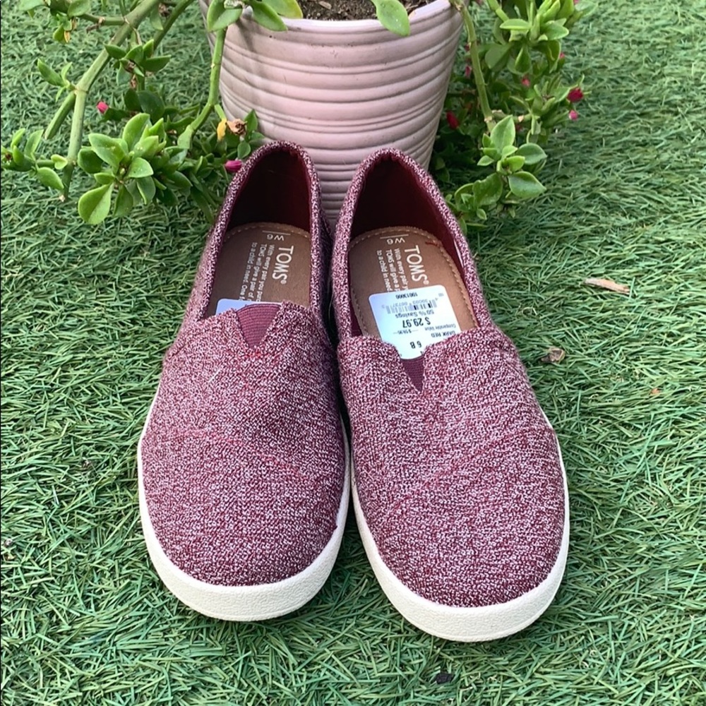 BNWT dark red Toms women’s size 6